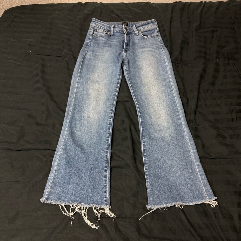 Just Black Mid-Rise Cropped Straight Jeans in Medium Blue